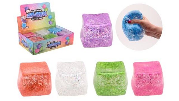 Giant slow rise squeeze kubus