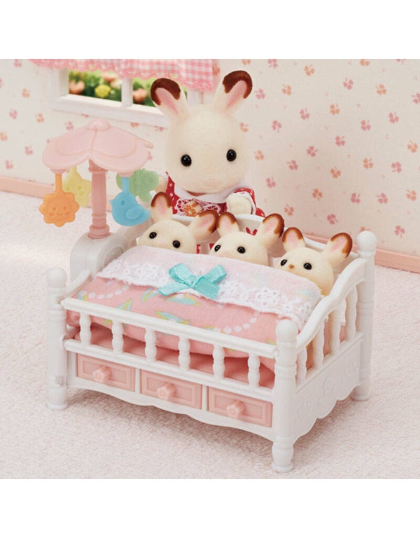 Sylvanian Families Bed voor drieling met mobiel  5534