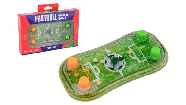 Waterspel voetbal wedstrijd in doos