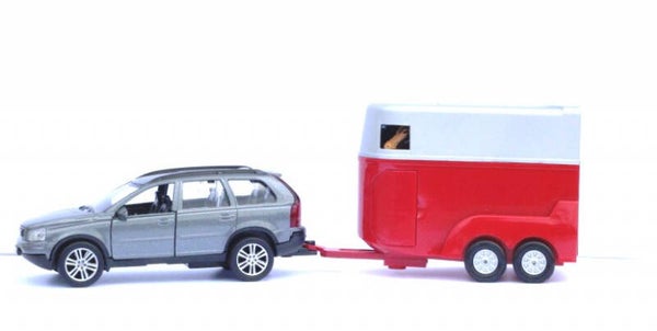 Volvo XC90 met paardentrailer en paarden