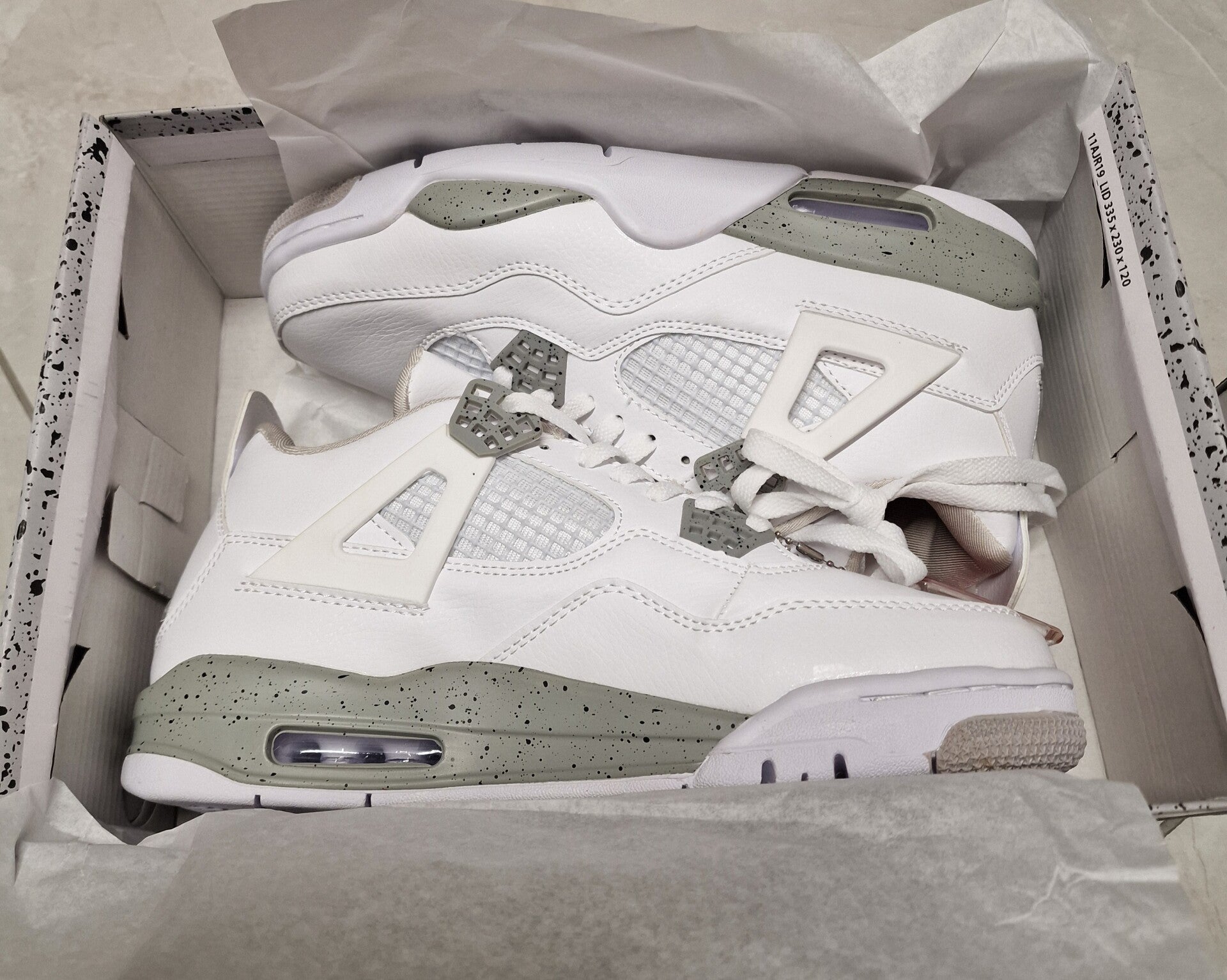 Air Jordan Retro 4 Trainers Size 8 - White Cement Cement