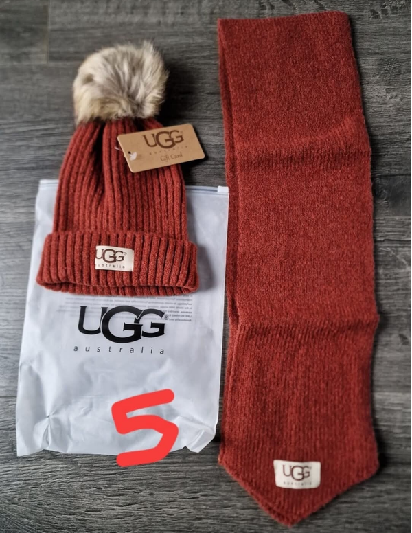 UGG Young Kids Hat and Scarf Set