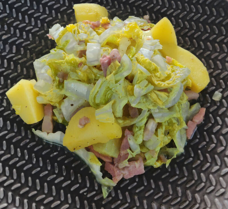 Goed Lekker Chinese Kool met Spekjes aardappels erg lekker met komijnkruiden en kerrie uitje en knoflook erbij en maak het snel gemakkelijk zelf thuis kok koken hoofdgerecht. 