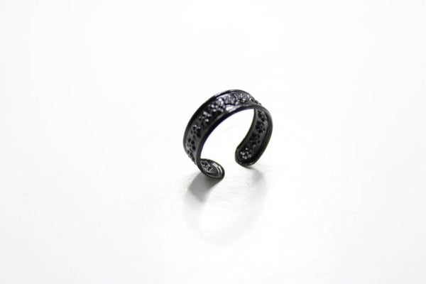 Zwart Met Bloemetjes - Earcuff