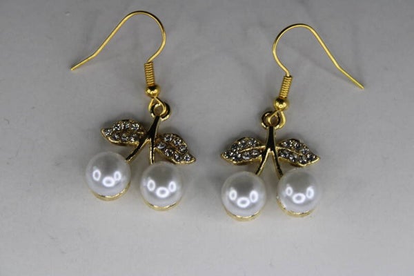 Parel-Kersjes Met Diamanten Blaadjes - Oorbellen Eten