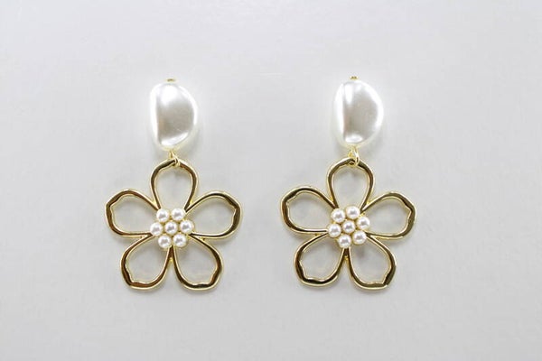 Bloem Met Parelmoer Hart - Oorbellen