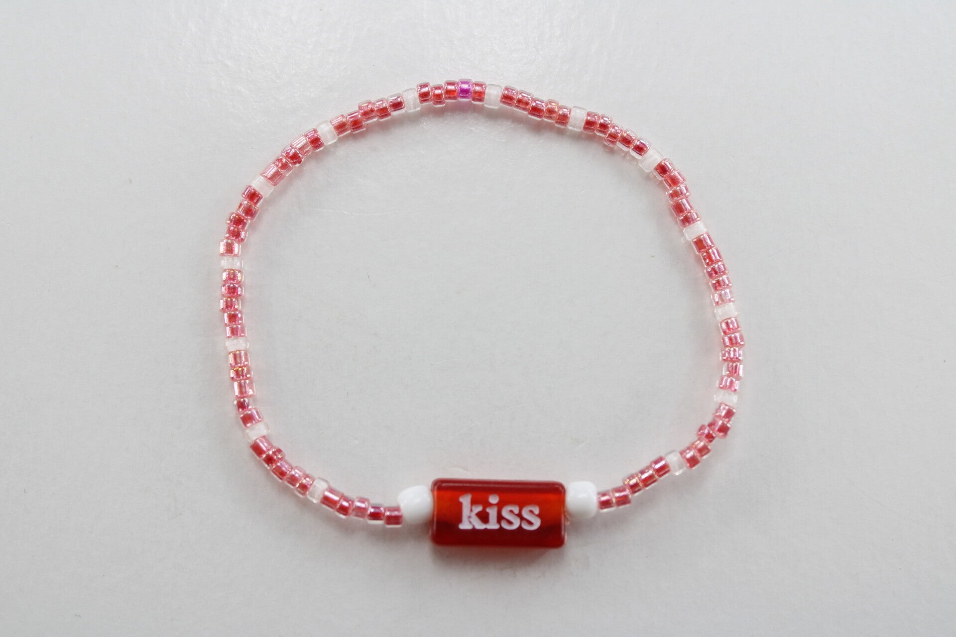 Kleine Gekleurde Kraaltjes Met Tekst Divers - Armband Kralen Tekst