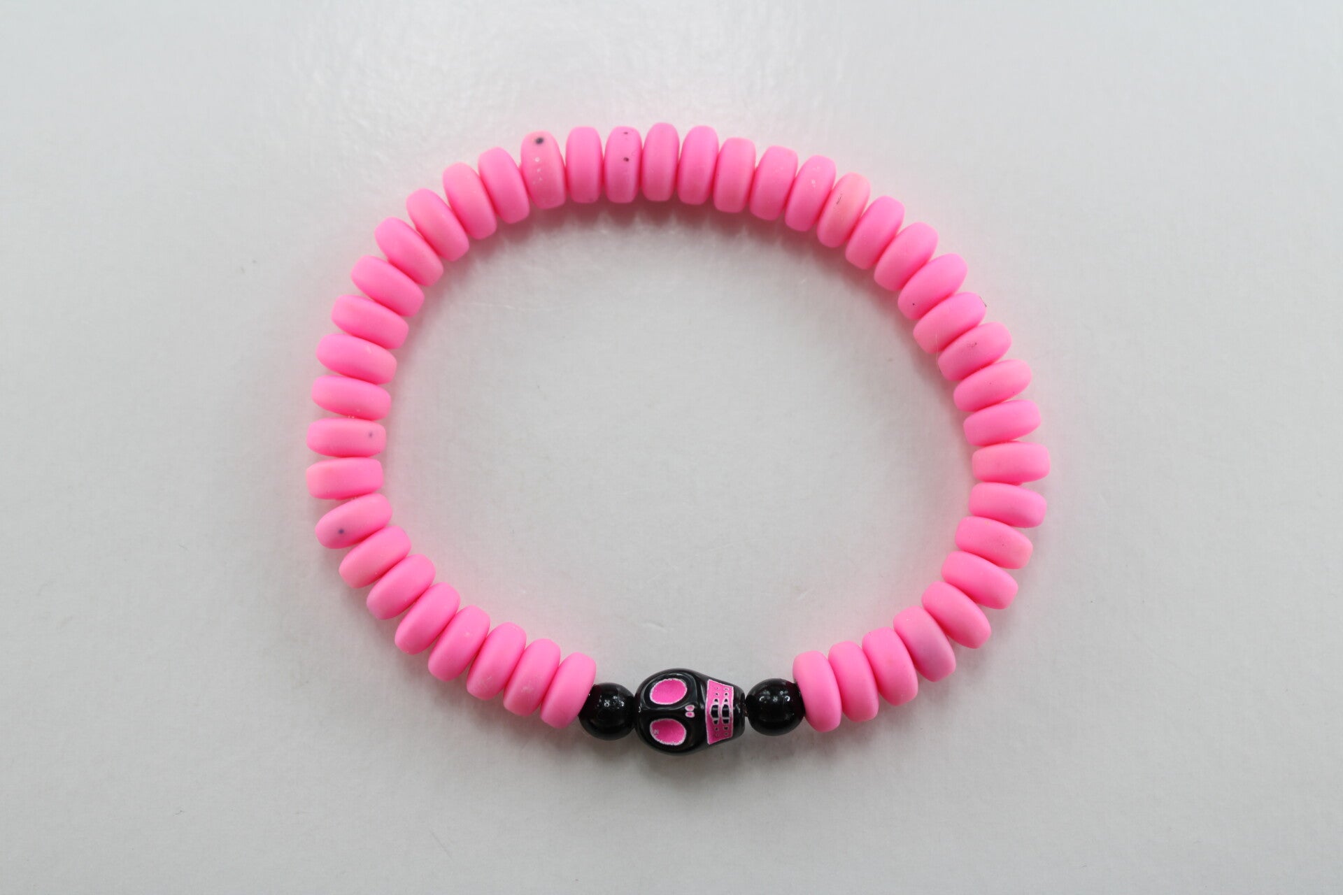 Platte Kralenarmband Met Doodshoofd Divers - Armband Kralen