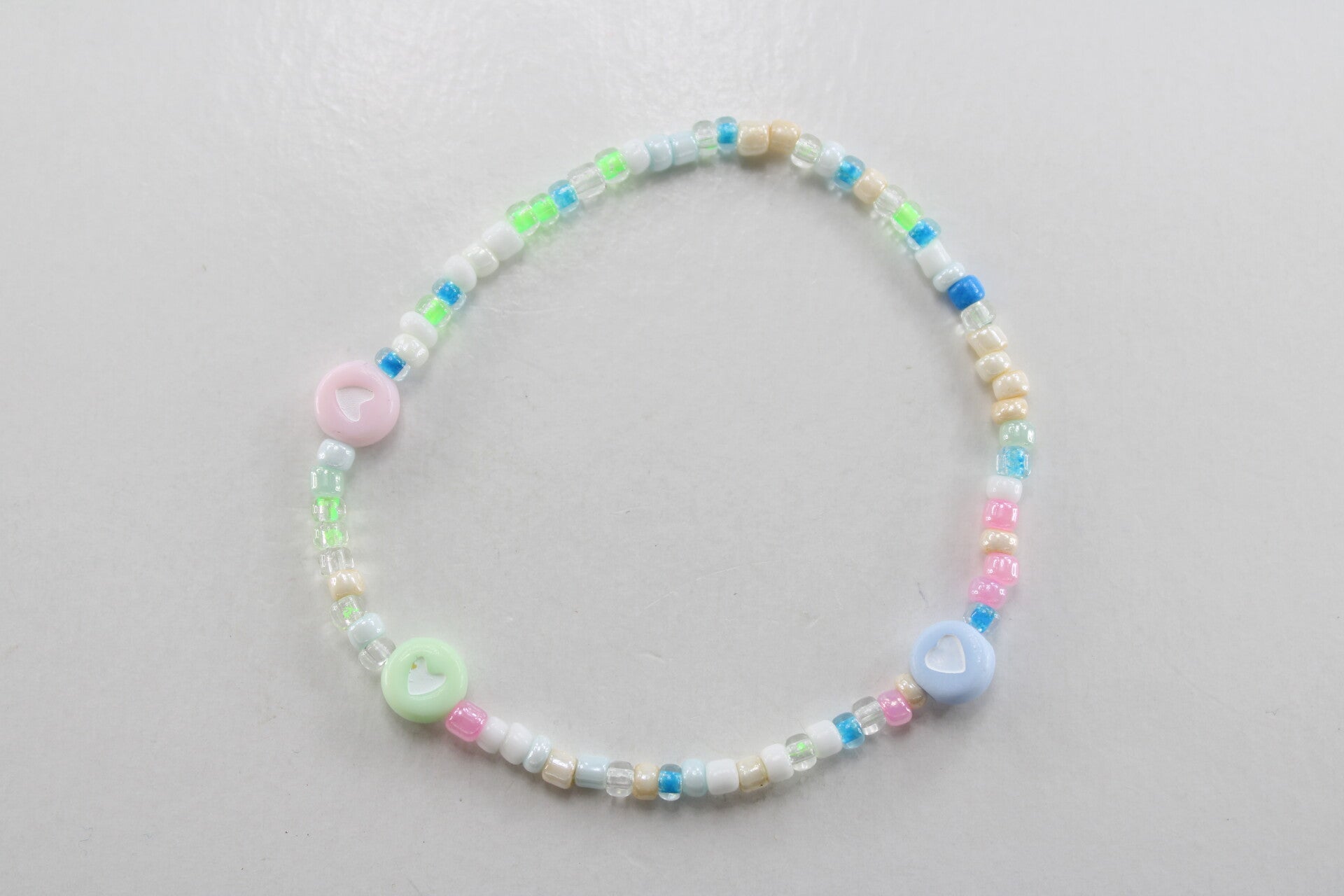 Kralenarmband Met 3 Hartjes Divers - Armband Kralen