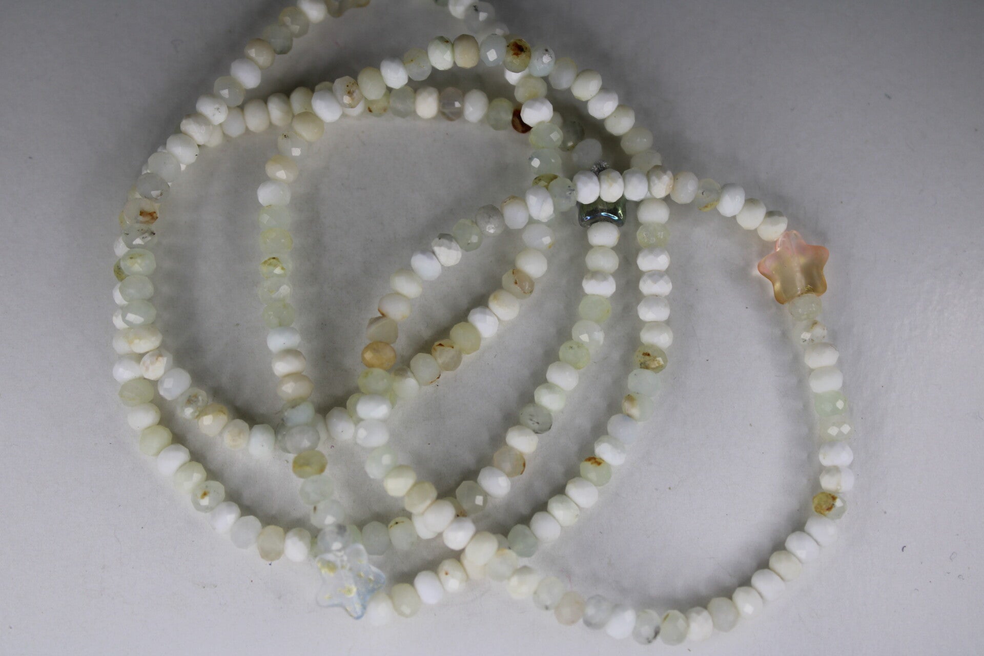 Kleine Witte Natuurstenen Met Sterretje Divers - Armband