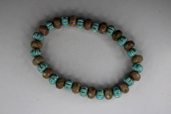 Goud/Gekleurde Kralen Met Bruine Natuursteen - Armband