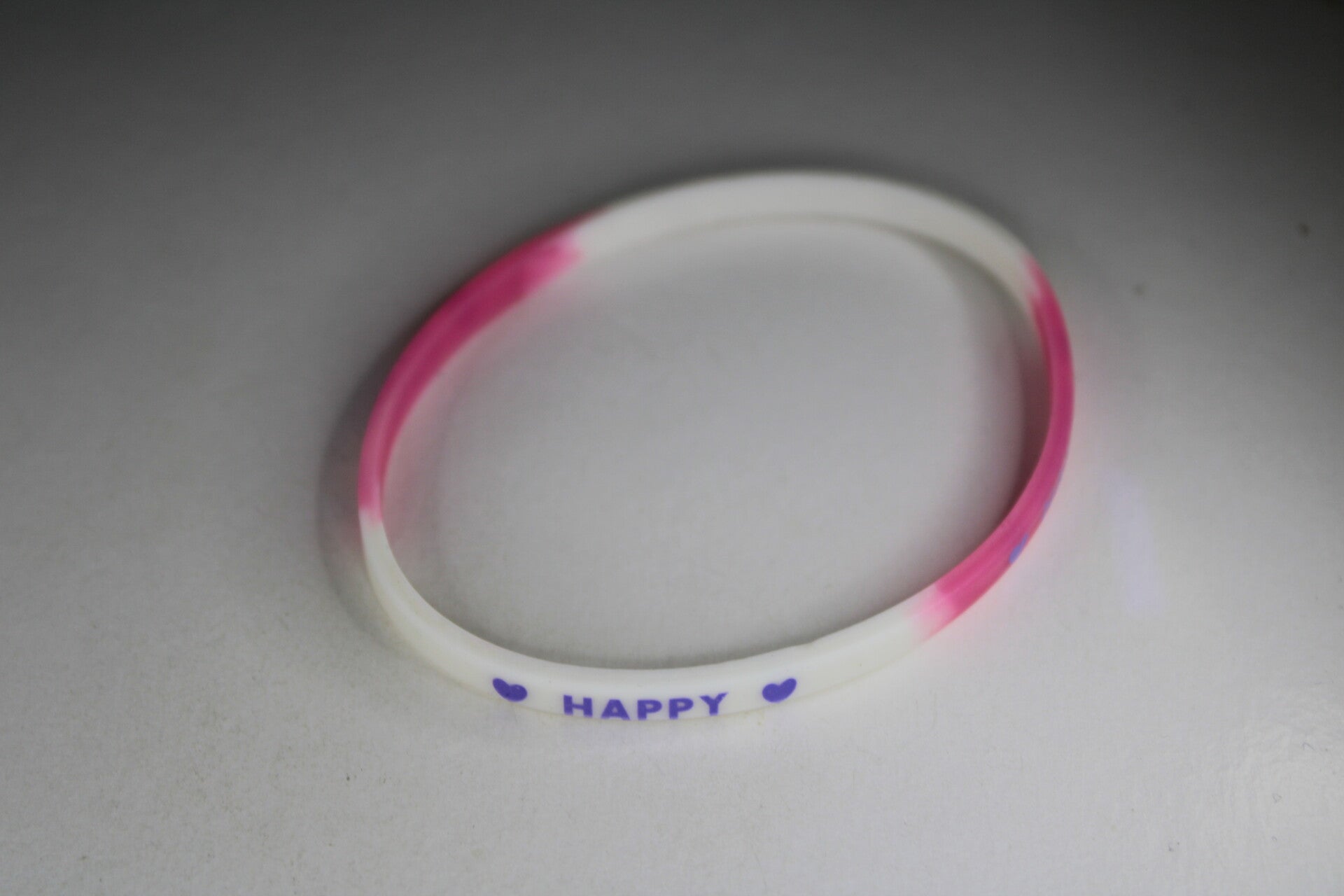 "♥︎ Happy ♥︎" - Rubberen Armband