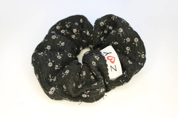 "Z♥︎Y" Met Bloemetjes Divers - Scrunchie