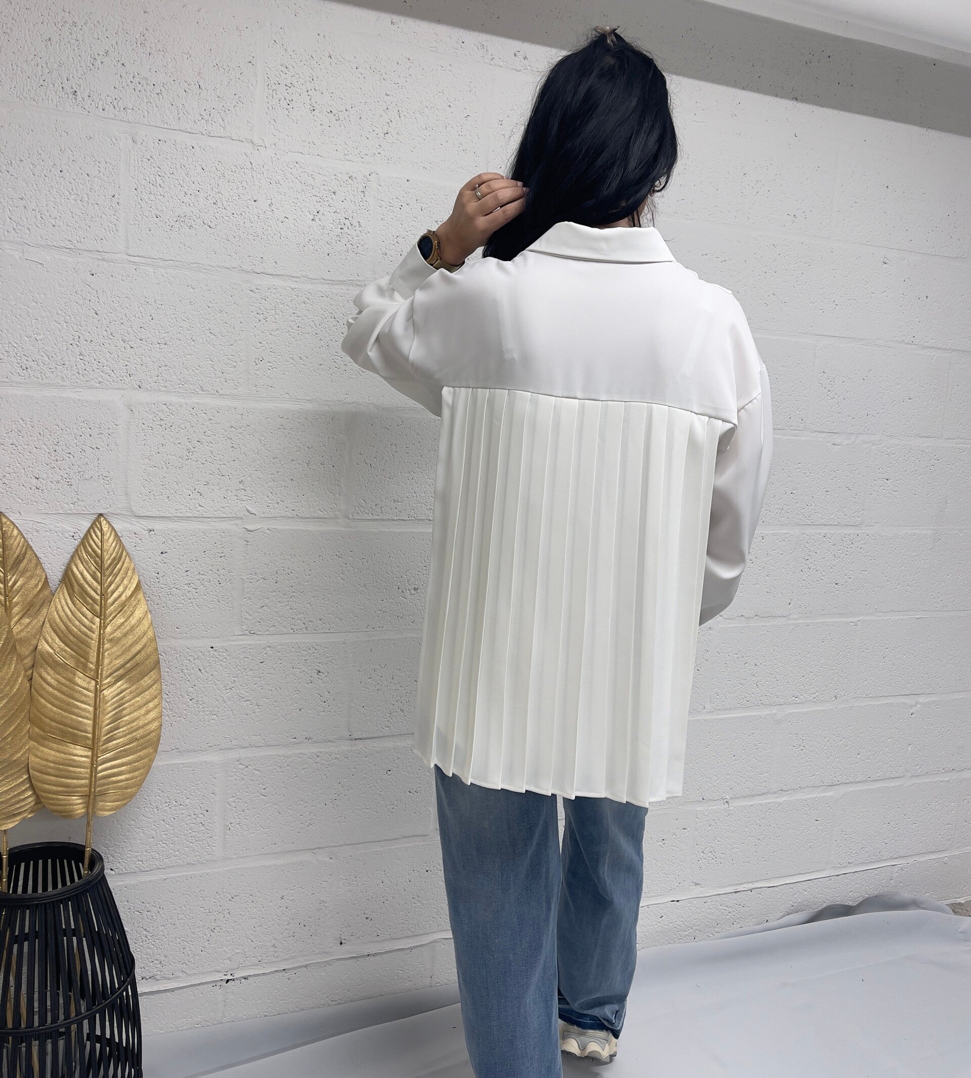 Witte blouse met plooien op de rug