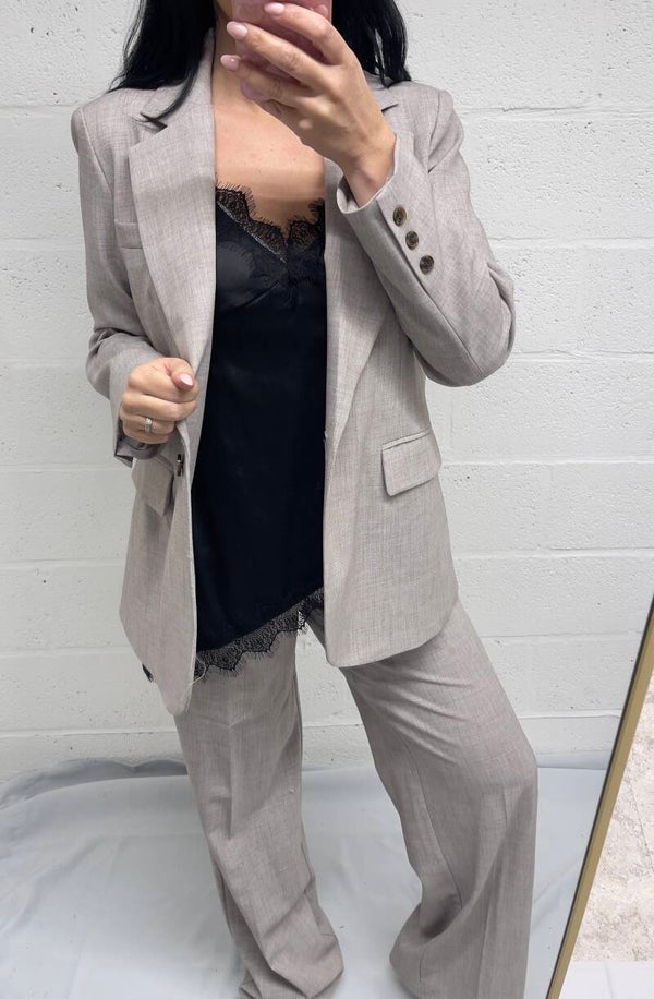 Assymetrische top met kanten details