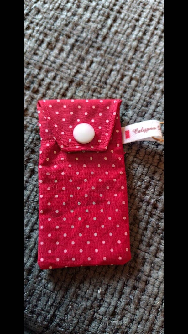Etui à tête de brosse à dents rouge