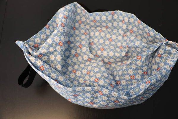 Sac de course Petites fleurs fond bleu