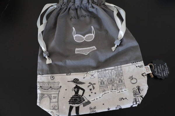 Pochon à lingerie  "Ooh la la j'adore Paris" gris