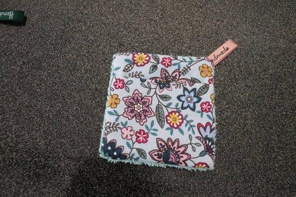 Carré démaquillant Fleuri à l'unité