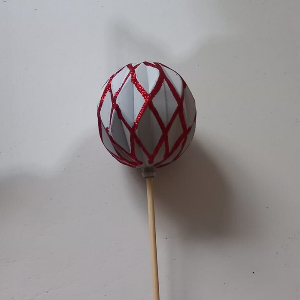 kerstbal op stok rood/wit