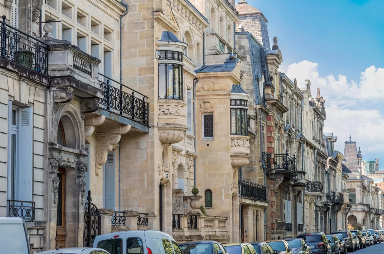 Achetez à Caudéran avec Ma Maison à Bordeaux : découvrez les secteurs, les maisons, les échoppes et nos conseils pour réussir votre recherche immobilière.