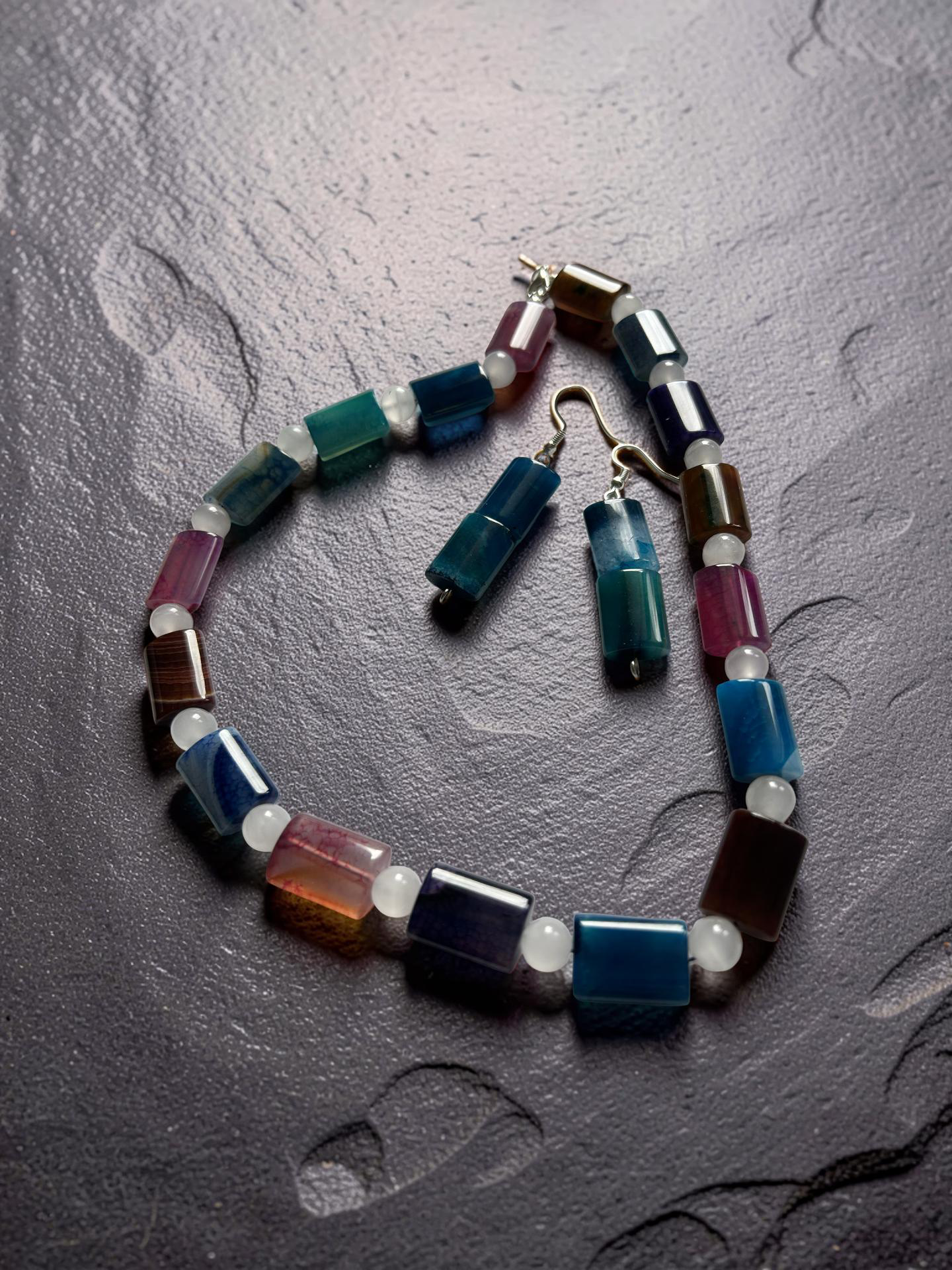 Collana Agata e calcite
