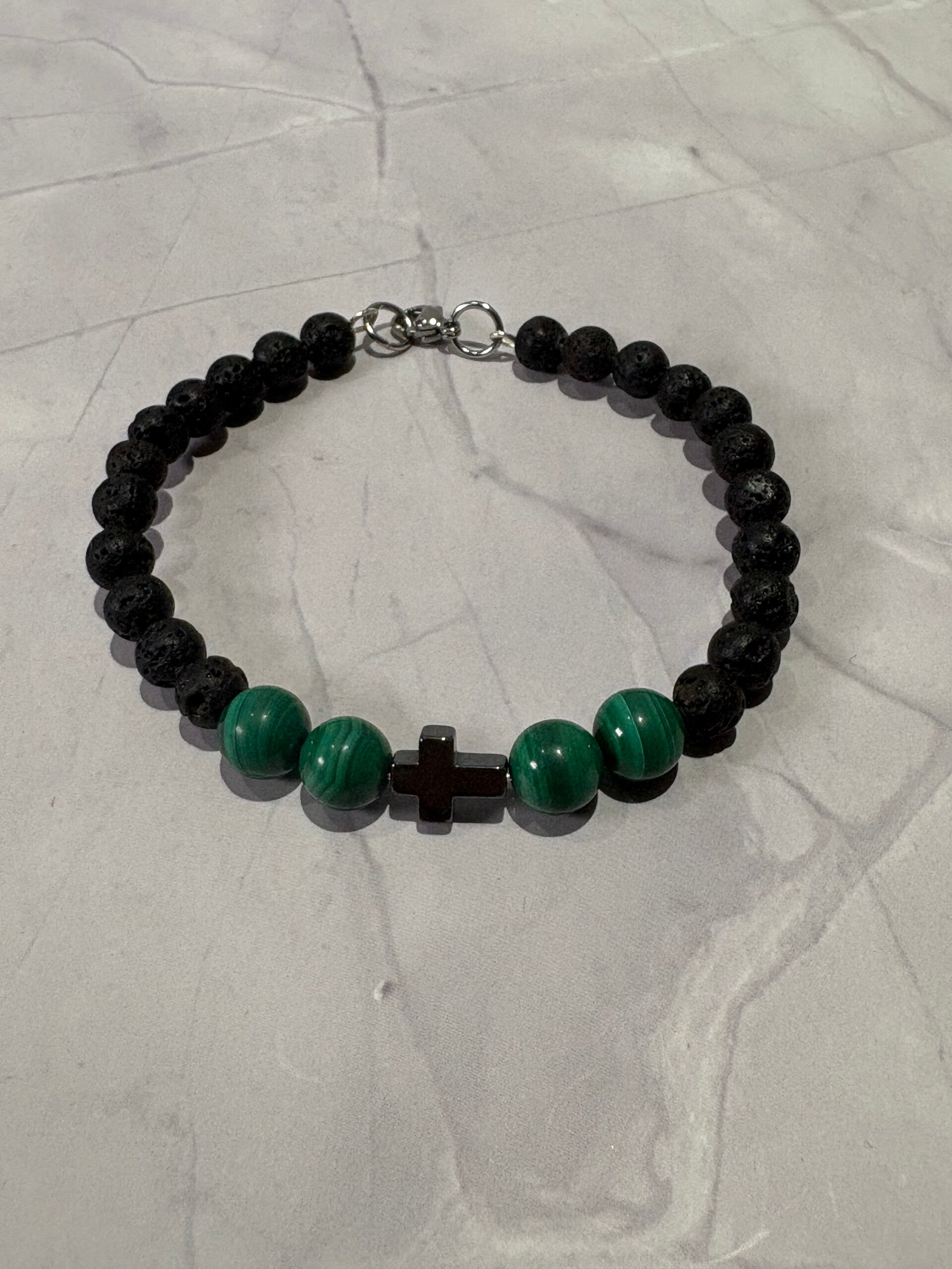 #6 Bracelet Pierre de Lave & Malachite – Croix Hématite
