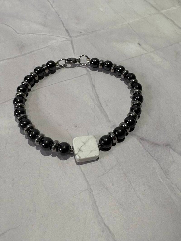 #7 Bracelet Hématite & Howlite Blanche