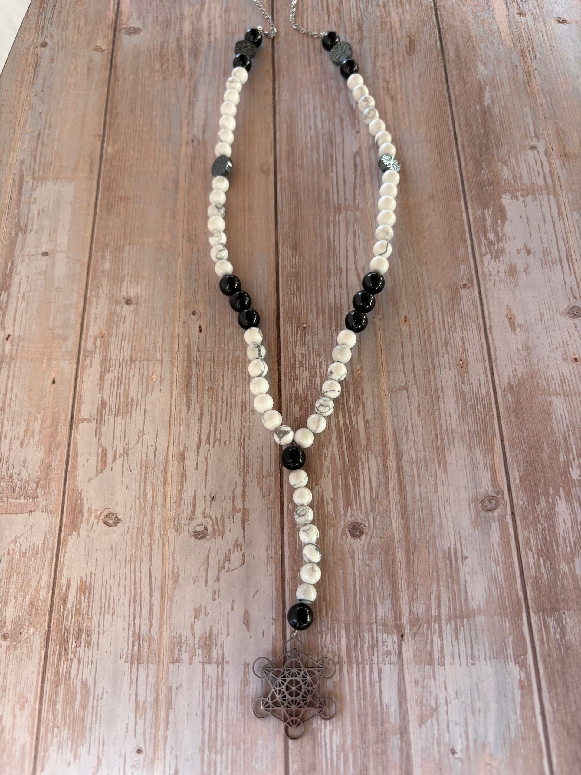 #8 Sautoir Howlite, Onyx & Hématite