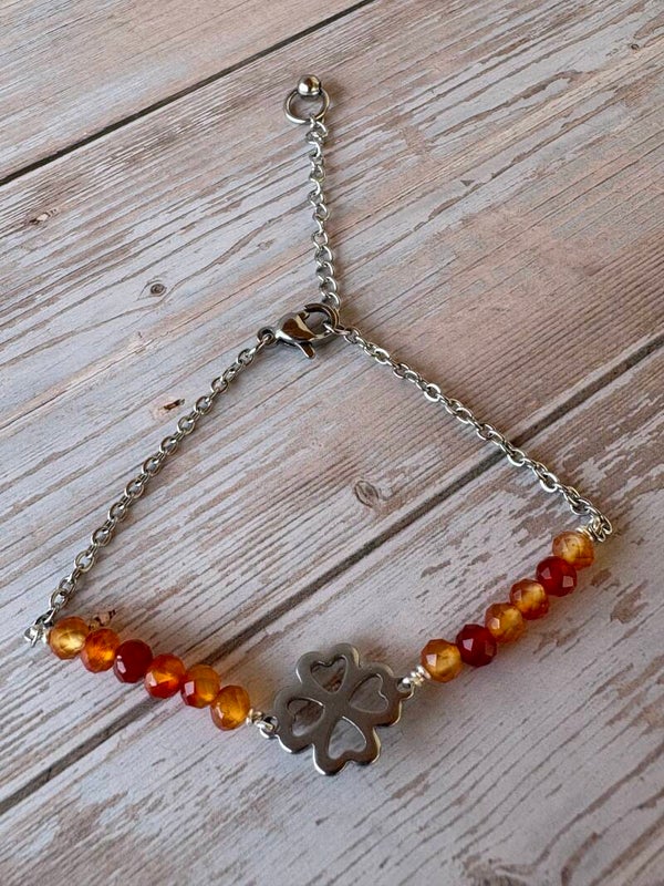 Bracelet Cornaline – Trèfle porte-bonheur