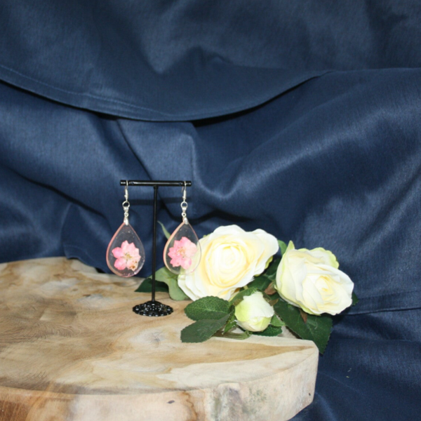 Unieke doorzichtige oorbellen met roze bloempje