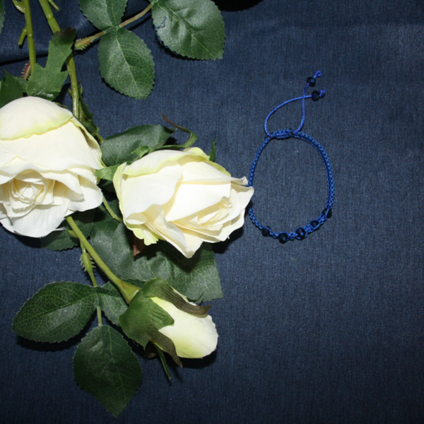 Koningsblauwe armband met 5 glazen kralen