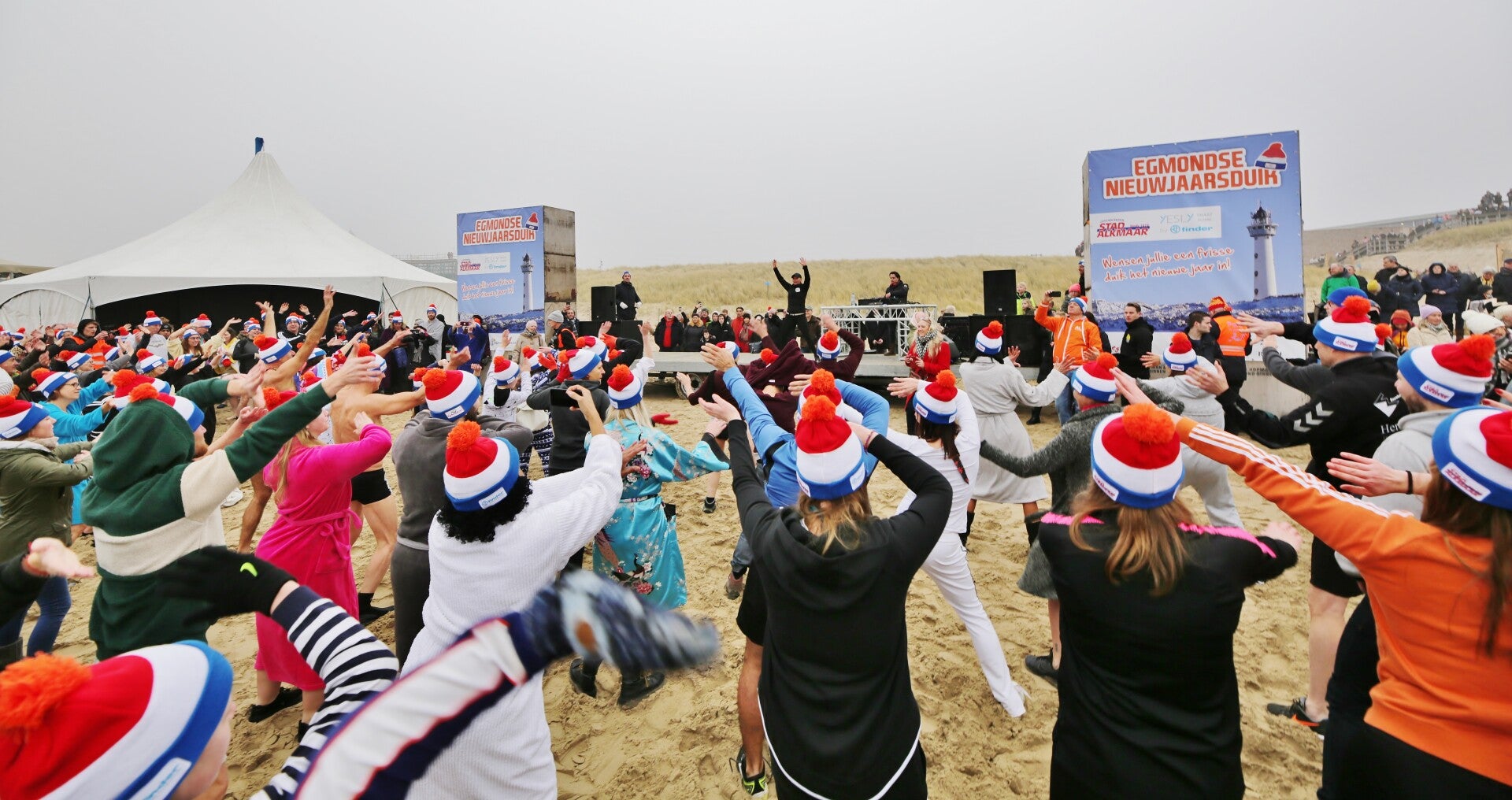 Nieuwjaarsduik Castricum en Egmond afgelast vanwege voorspelde wind Nieuwjaarsduik Castricum en Egmond afgelast vanwege voorspelde wind