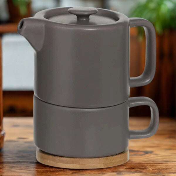 Théière et tasse nature