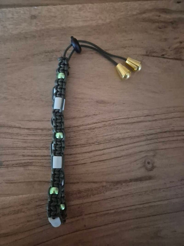 Zeckenhalsband mit EM-Keramik und Grünen Perlen
