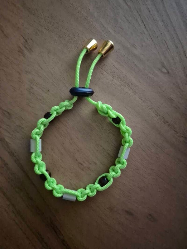 Zeckenhalsband mit EM-Keramik und schwarzen Perlen