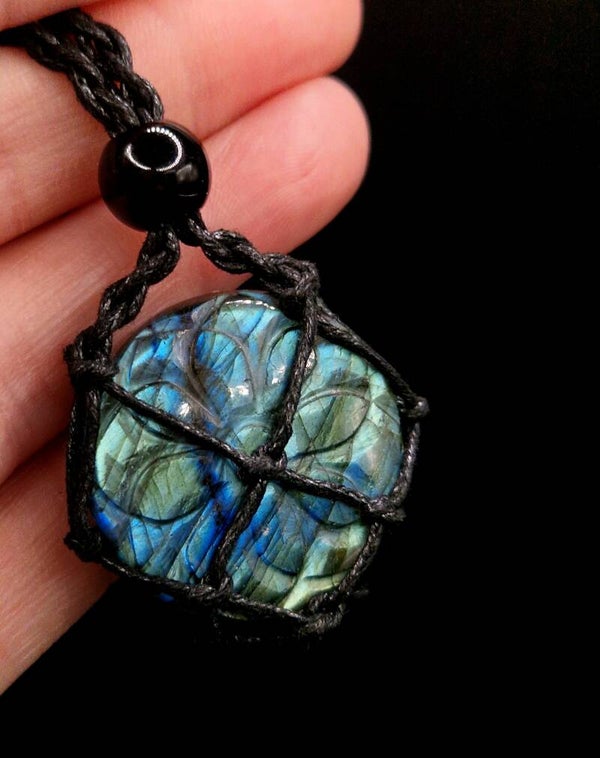 Labradorite Macrame Pendant