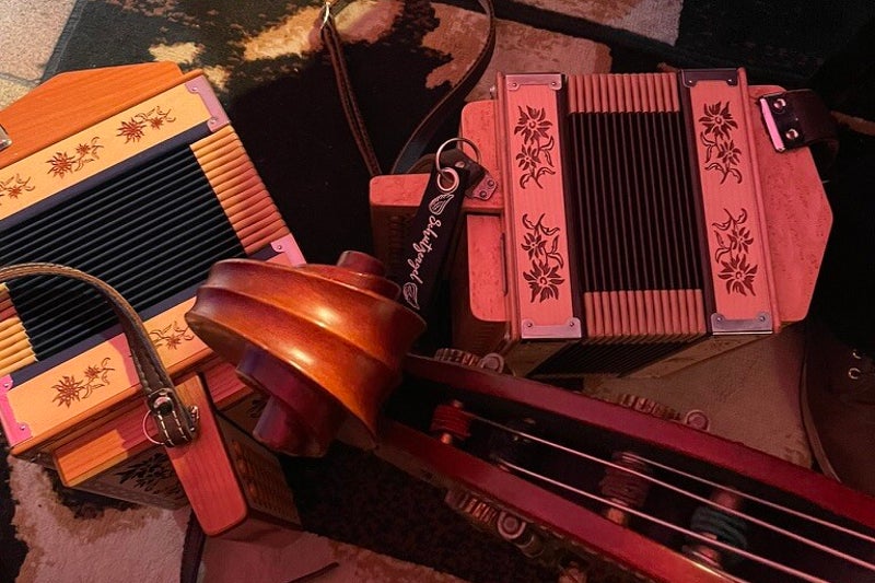 Schwyzerörgeli und Kontrabass