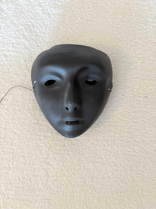 #A10 - Zwarte maskers