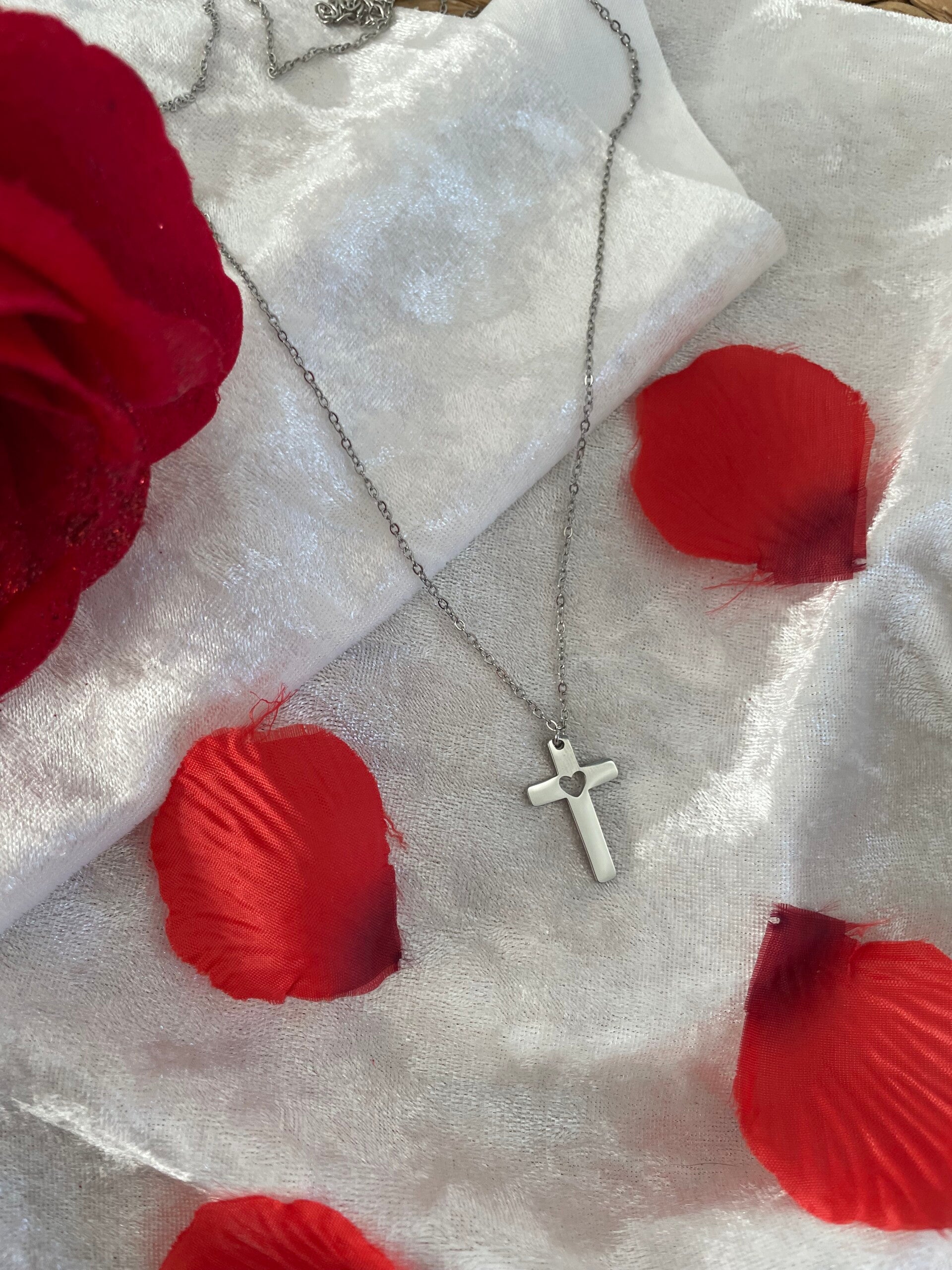 Collier acier argenté croix et cœur