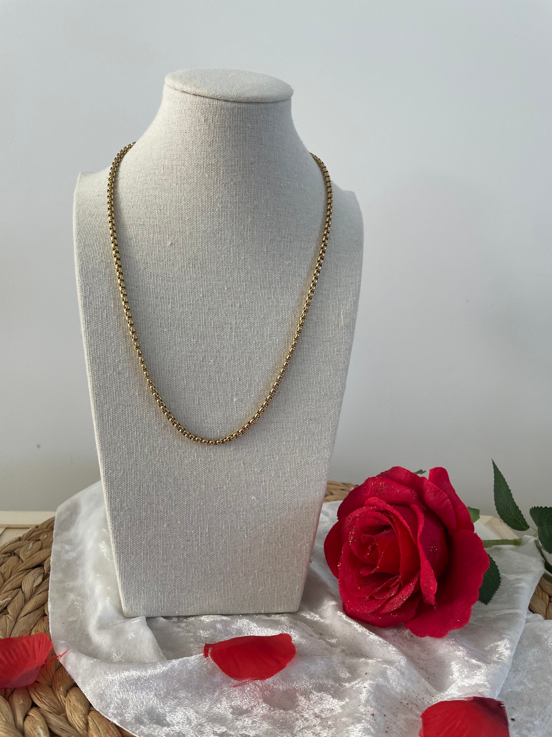 Collier chaîne acier dorée