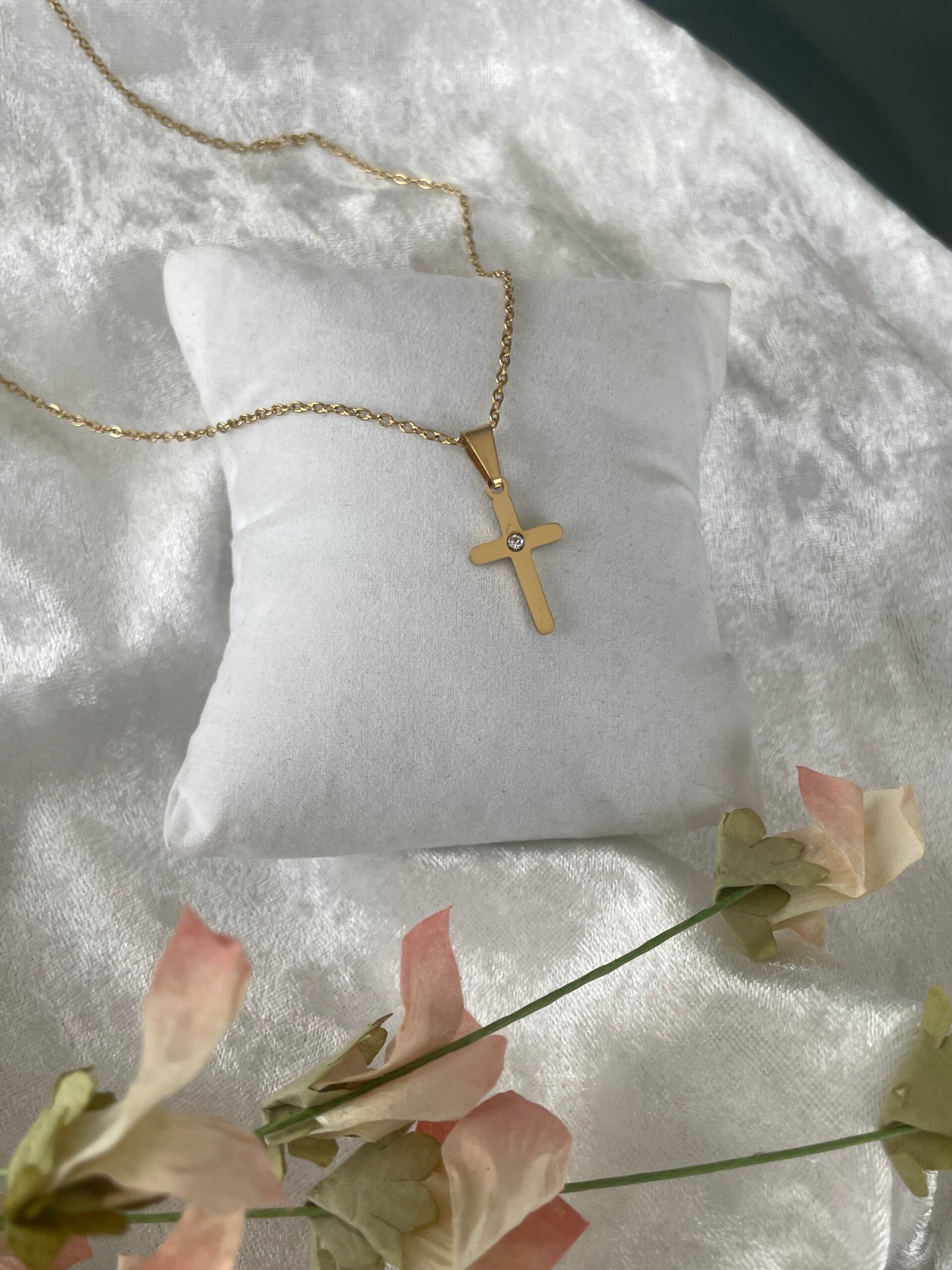 Collier acier doré et croix strass