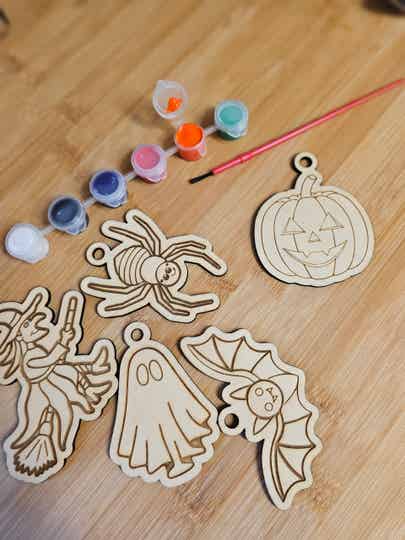 Halloween paint your own decorations kit