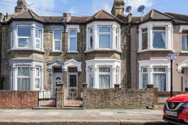 2 Bedroom Flat Rent - Little Ilford Lane.