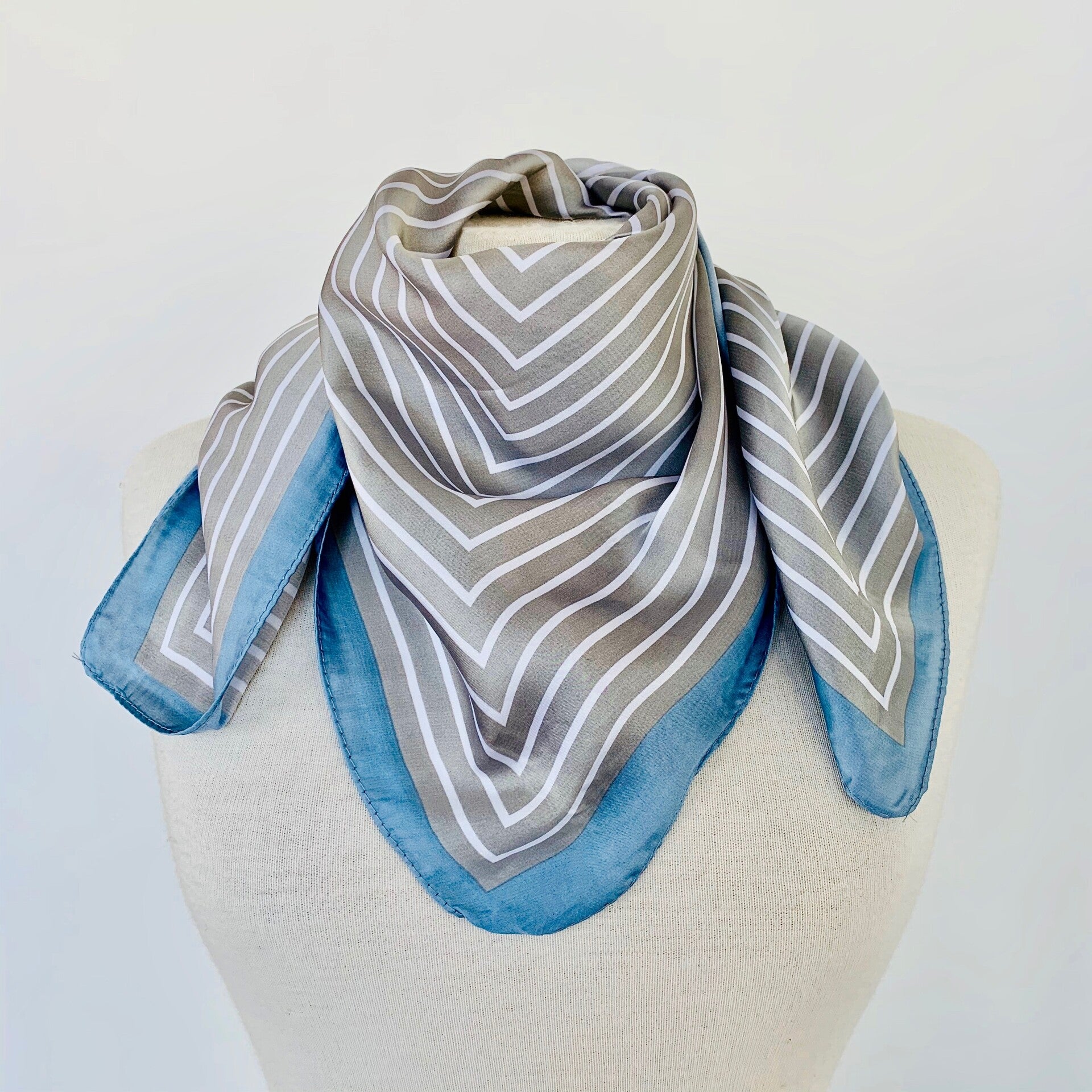 Sjaaltje met streepjes