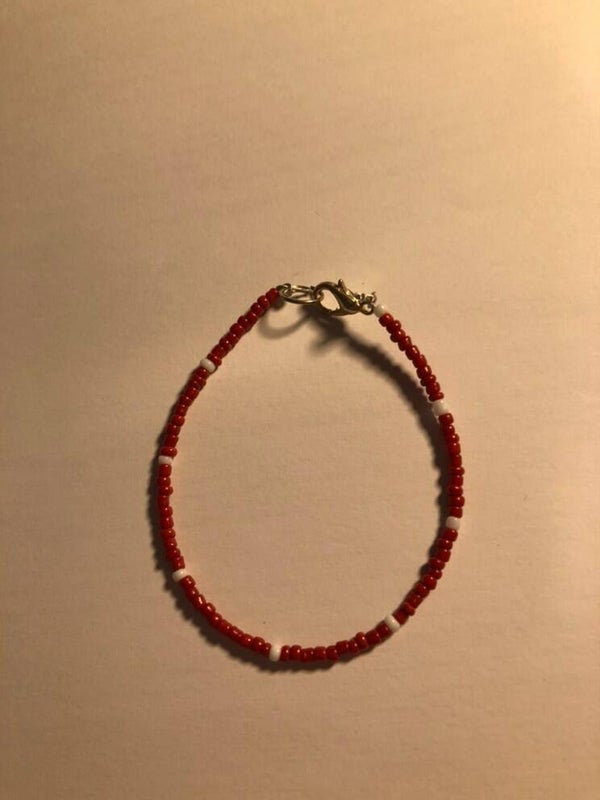 Rood-wit armbandje