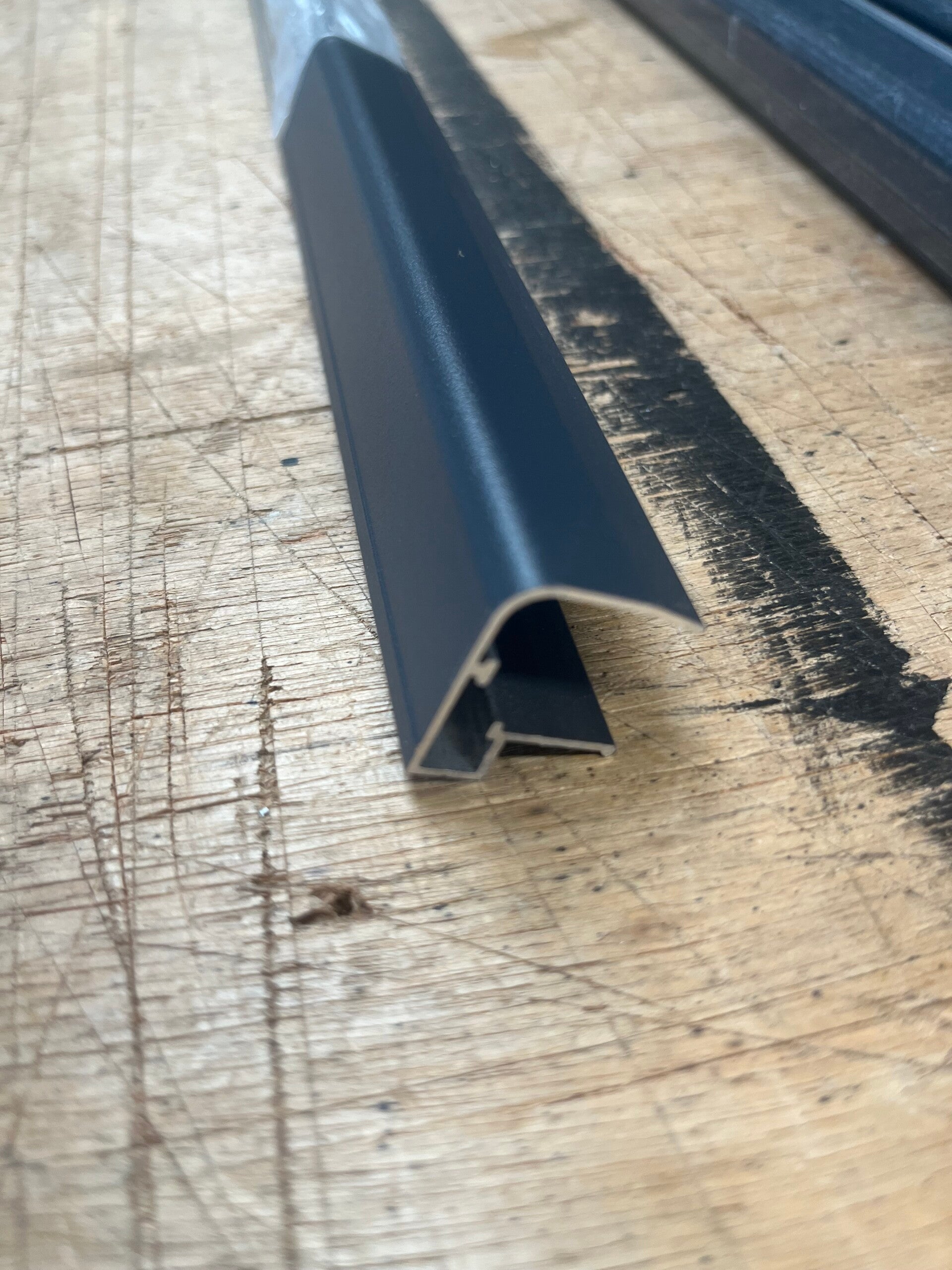 Aluminium lekdorpel 16 mm  antraciet lengte 98 cm