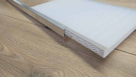 Aluminium lekdorpel 16 mm brute lengte 98 cm.