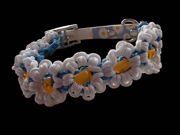 Halsband met bloemen met bijkleurende adapter