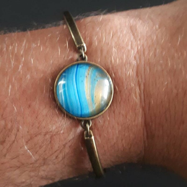 Adjustable bronze-coloured bracelet with unique ocean-colored stone Product # ArmBCMBcab1